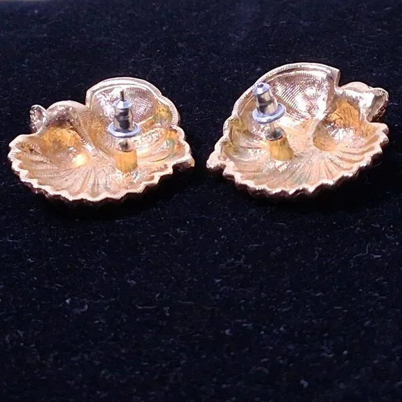 Avon Seashell Earrings Pierced Gold Tone Faux Pearl Starfish Shell Conch Beach - Picture 8 of 9